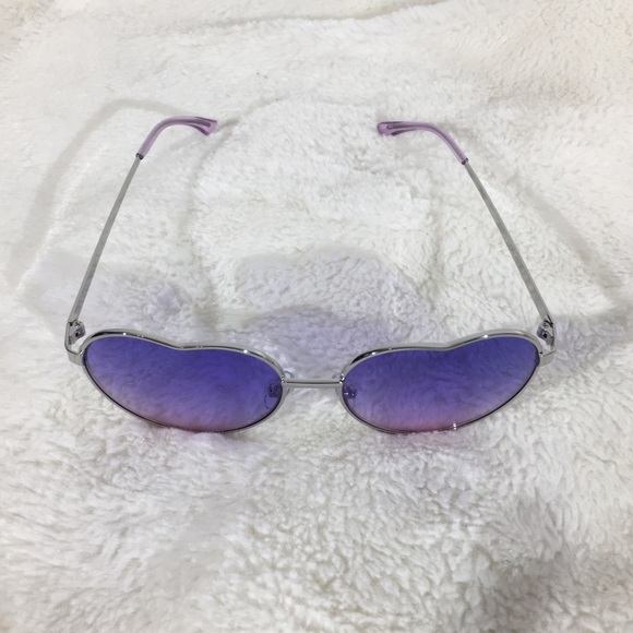 Trendy Heart shaped Sunglasses - Picture 2 of 4